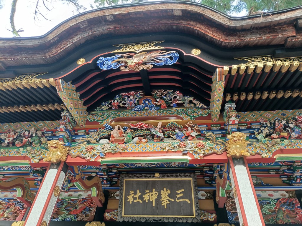 三峯神社・拝殿・夫婦関係